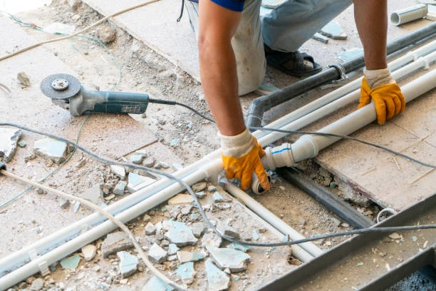 Kleine Badewanne platzsparende Lösungen für Dachschrägen